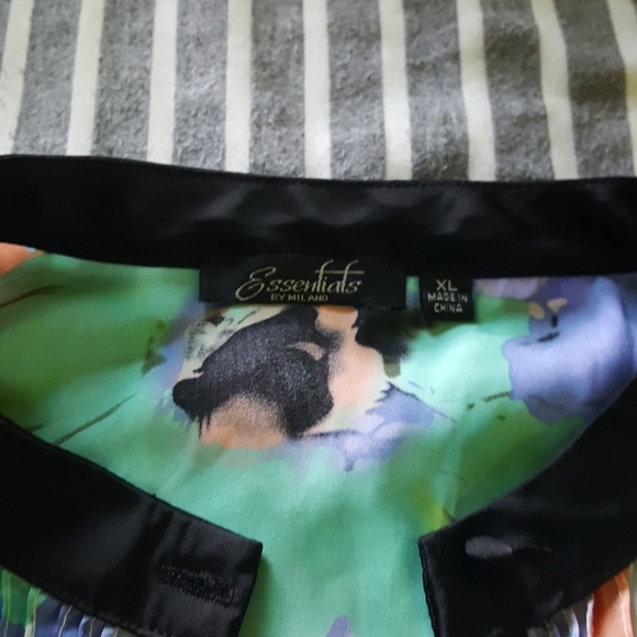 Worn twice.  Beautiful Summer Shirt. - Picture 2 of 2